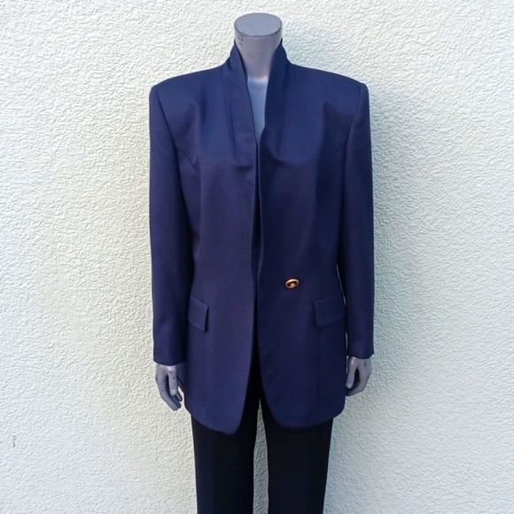 JOHN MAYER OF NORWICH LADIES VINTAGE BLUE (1) BUTTON LUXURY BLAZER
